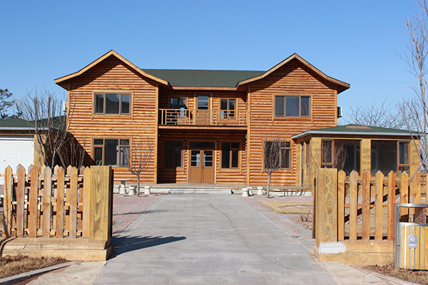 木屋建筑面积:260㎡;床型:单人床;入住人数:7人;不可加床;高级别墅